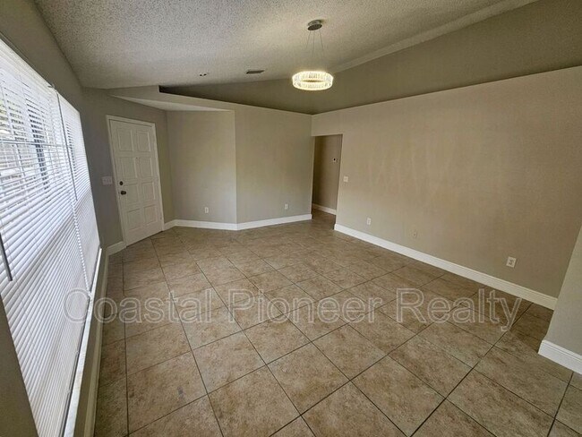 Building Photo - 1407 Mohrlake Dr