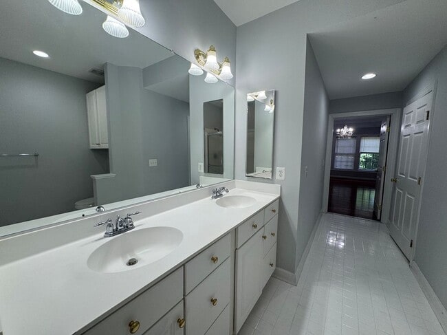 Building Photo - 15028 Gaffney Cir
