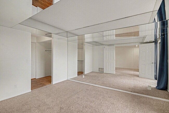 Building Photo - Ground Level Condo! 1 Bed 1 Bath In Littleton!