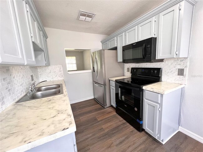 Building Photo - 2273 Waterleaf St
