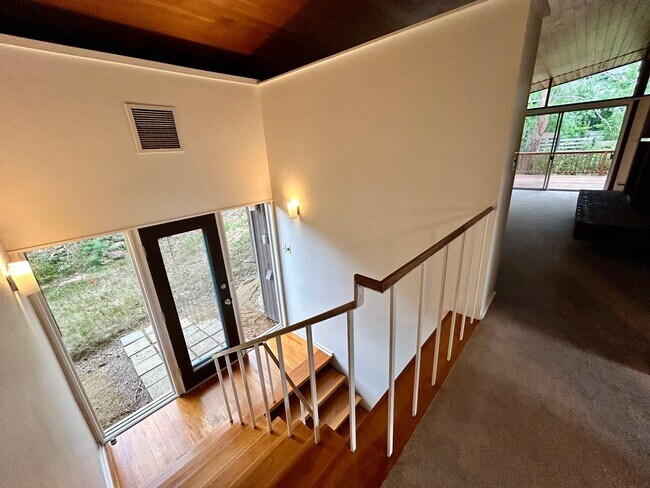 Building Photo - Beautiful SW Boulder MCM Home with Mountai...