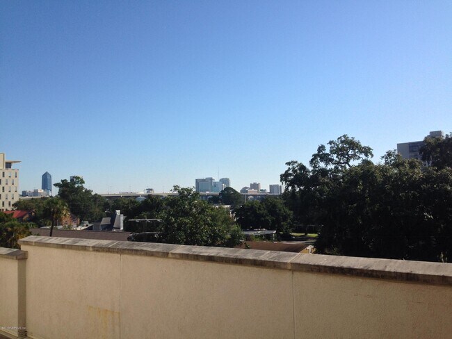 Building Photo - 1661 Riverside Ave