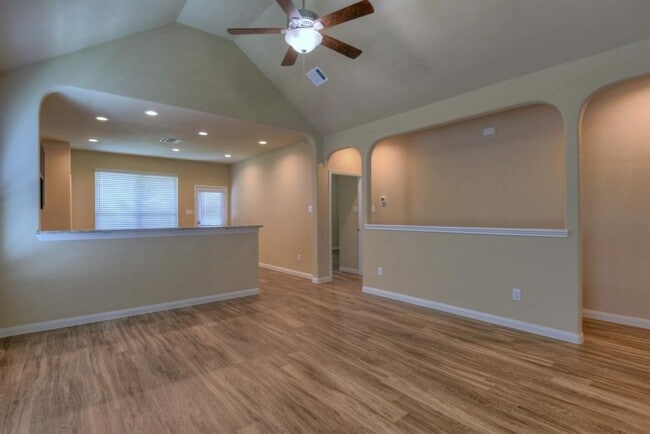 Building Photo - 3213 Buttercup Dr