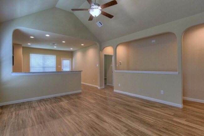 Building Photo - 3226 Buttercup Dr