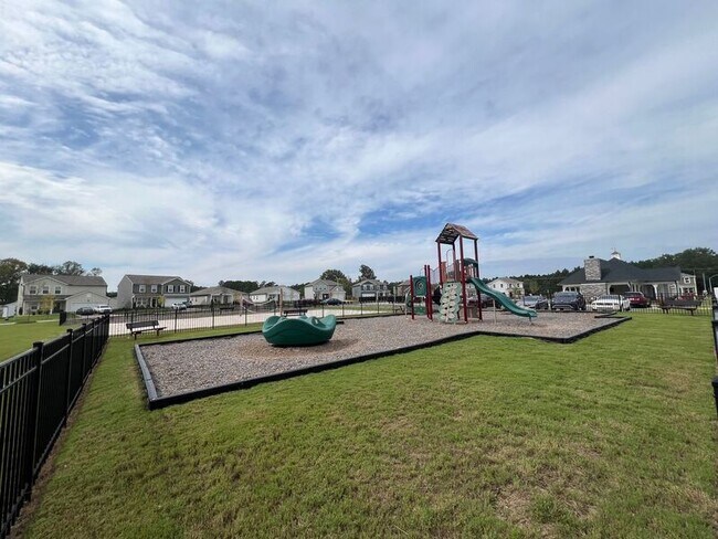 Building Photo - 812 McKenzie Pk Ter