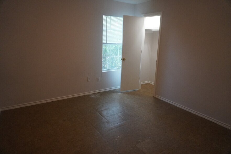 Building Photo - 1306 N Moorefield Rd