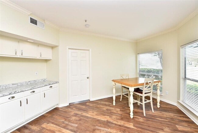 Building Photo - 12800 Melville Dr