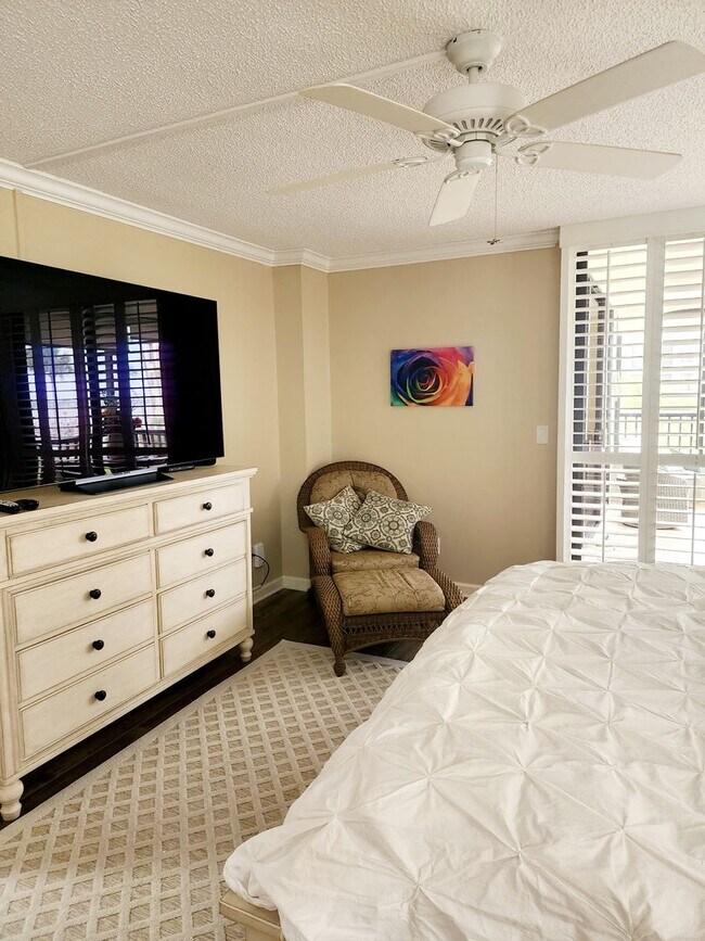 Building Photo - High Season Rental on Siesta Key at Turtle...