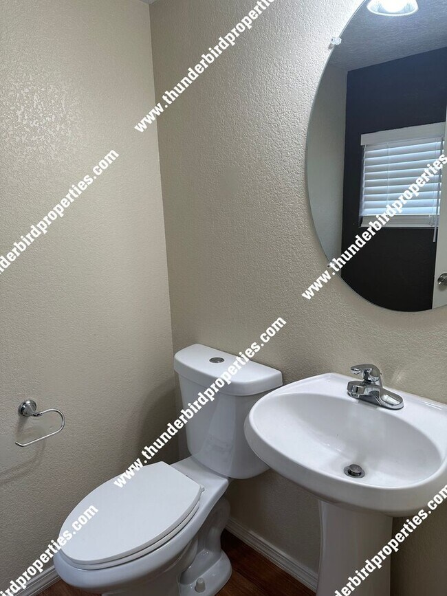 Building Photo - $500 off first months rent!!  Gated community near the base with refrigerated air