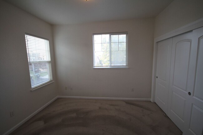 Building Photo - 3 Bed| 2.5 Bath | 2448 SF | 2 Separate Garages | Two Story Home | Tenant pays $190 for WS&G.