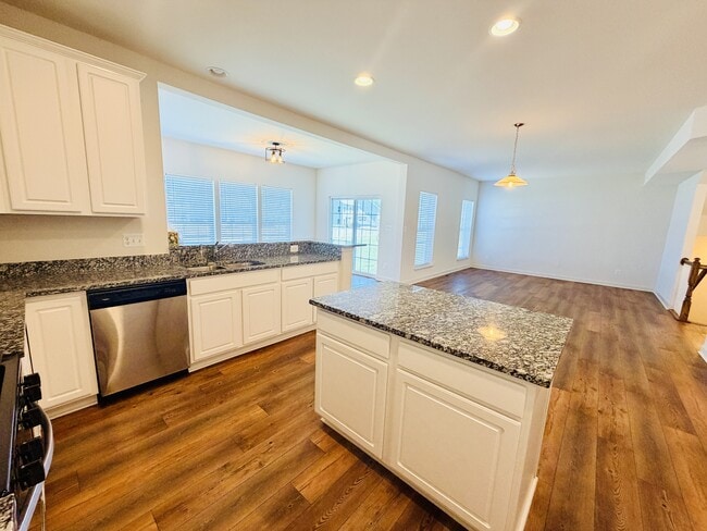 Building Photo - 43 Horse Trail Ln