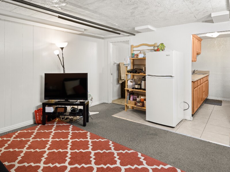 Building Photo - 544 E 600 N