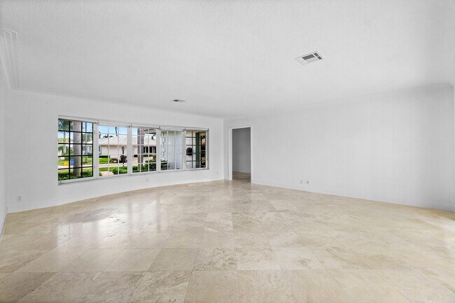 Building Photo - 1349 Mulberry Way
