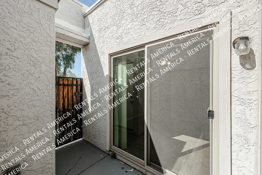 Building Photo - 10815 W Northern Ave