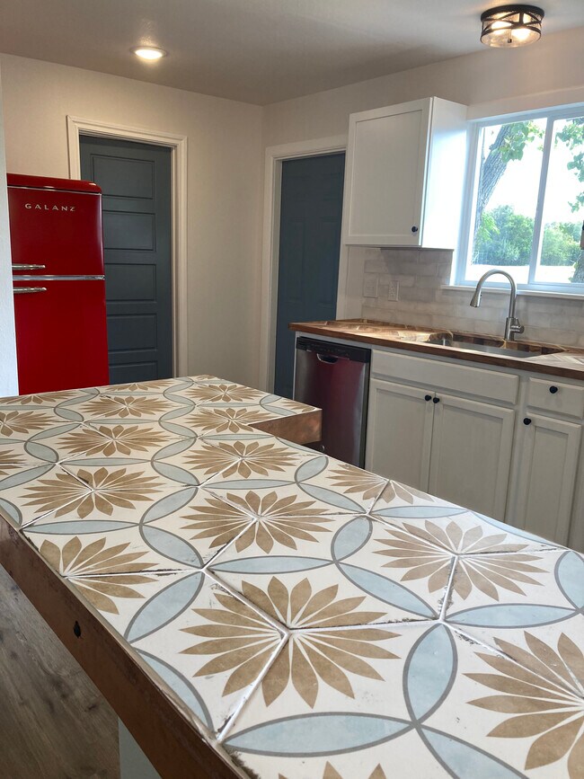 Building Photo - 147 N Kowald Ln