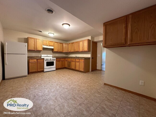 Building Photo - 3 Bedroom Home in St. Paul