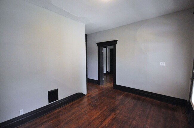 Building Photo - 131 W 8th Ave