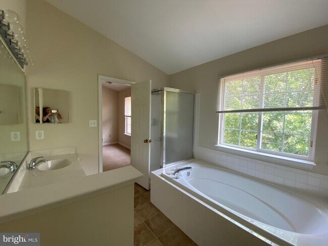 Building Photo - 6555 Kelsey Point Cir