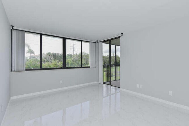 Building Photo - 1605 S US Hwy 1