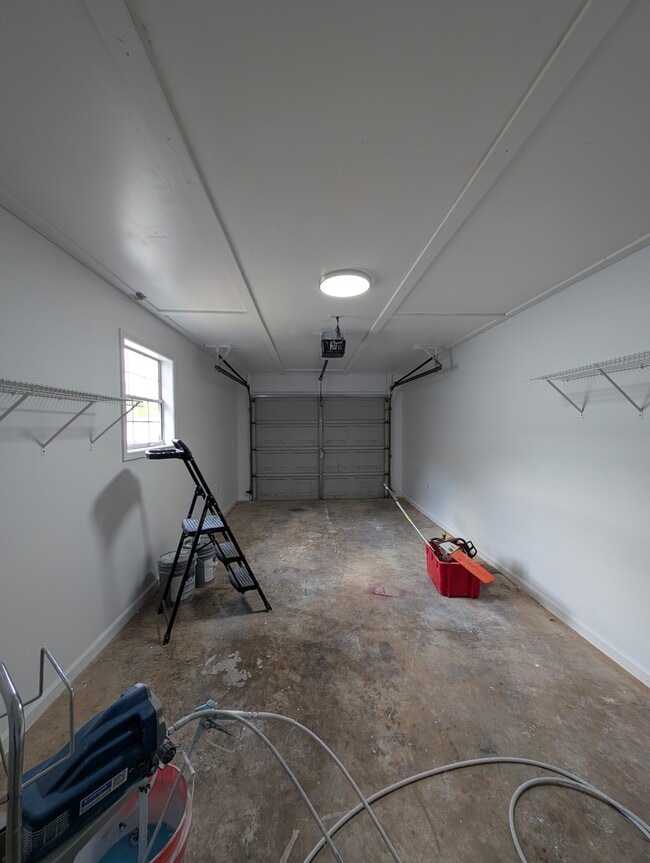 Building Photo - 408 S Woodburn Dr