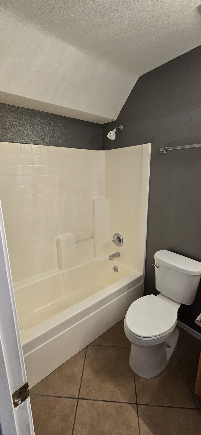 Building Photo - 3256 S Chaparral Rd