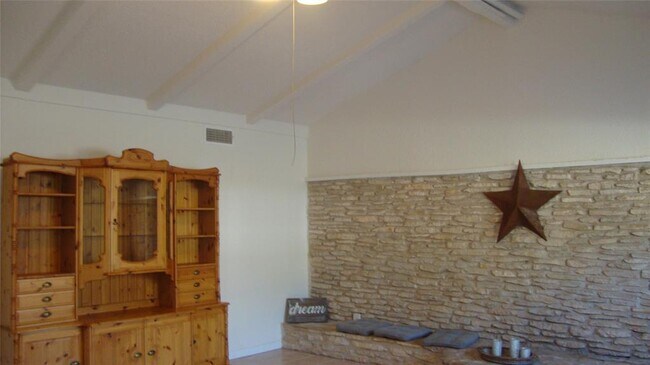 Building Photo - 18311 Redbud Ln