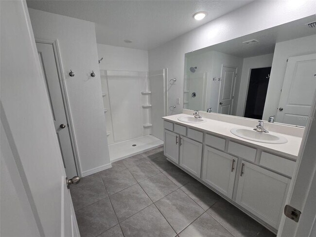 Building Photo - 4703 SW 85th Pl
