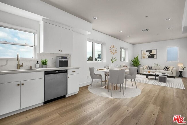 Primary Photo - 4703 Saturn St