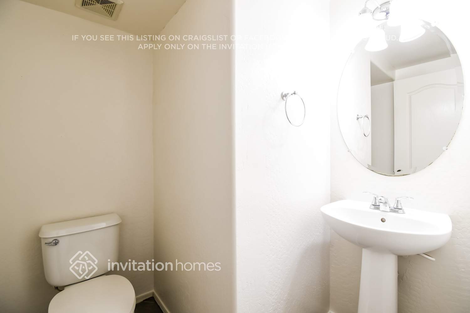 Building Photo - 4201 E Carla Vista Dr