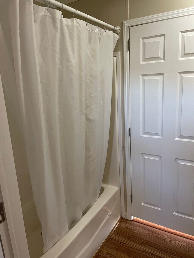 Building Photo - Country Living at it's Finest!