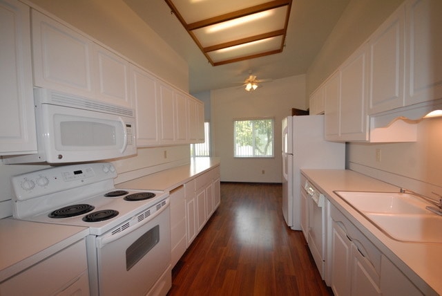 Building Photo - Spacious Townhome with Expansive View and a 2 Car Private Garage
