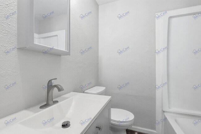 Building Photo - 217 Joyce St