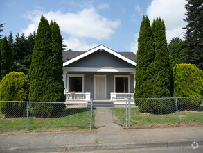 Building Photo - Bright, beautiful home in quiet and coveni...