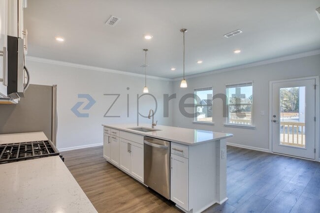 Building Photo - 1467 Hasse Ave