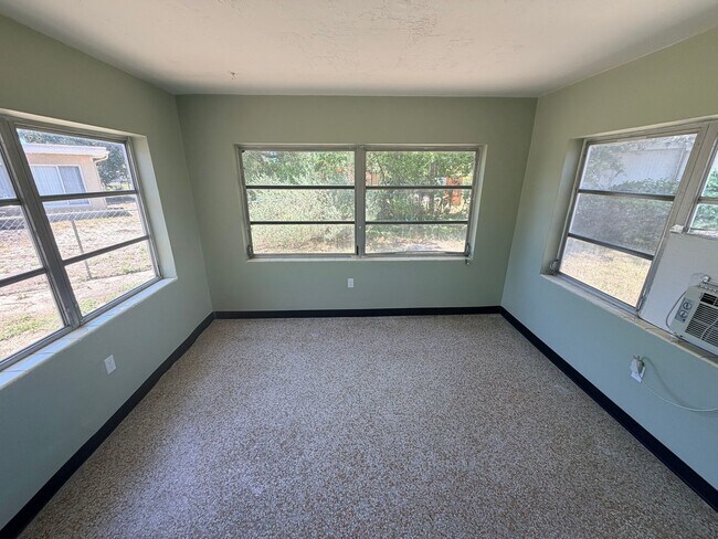 Building Photo - 5403 Tangerine Dr
