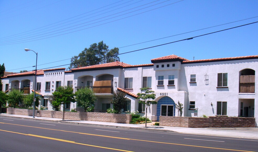 Building Photo - 6901 Laurel Canyon Blvd