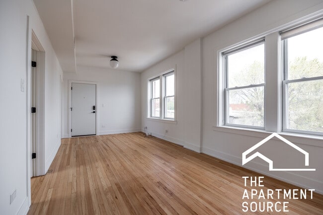 Building Photo - 3049 W Medill Ave