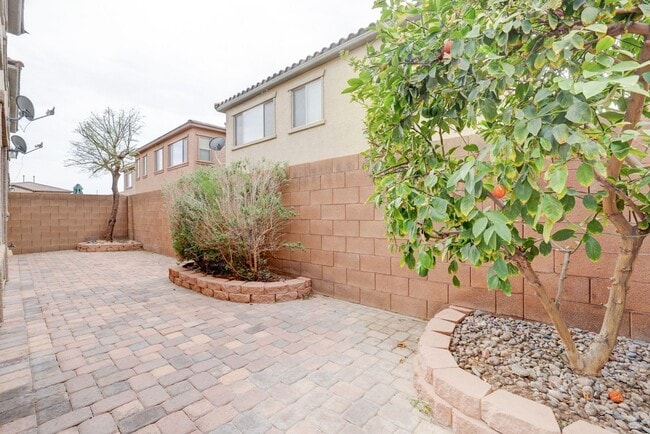 Building Photo - ***MOVE IN SPECIAL*** Spacious 3-Bed Home w/ Private Paver Patio in Gated Community w/ Pool & Park