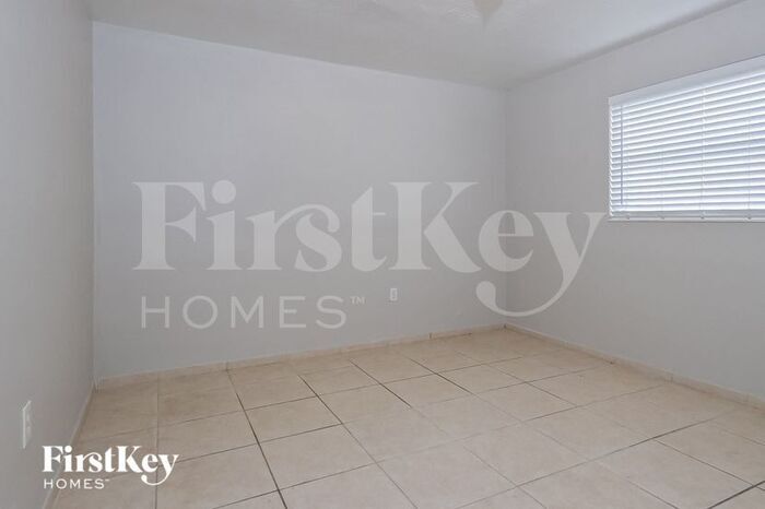 Building Photo - 6831 NW 25th Ct