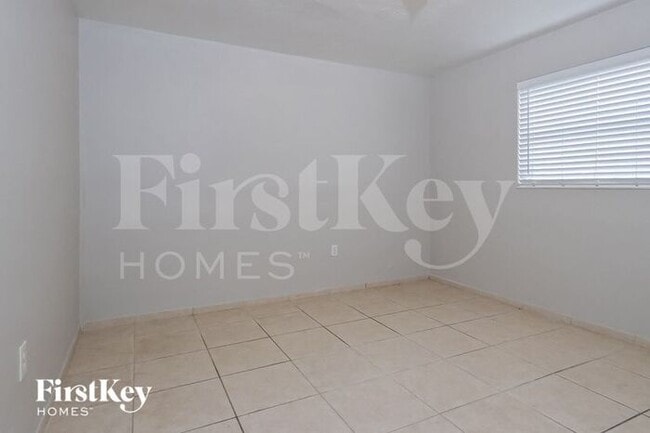 Building Photo - 6831 NW 25th Ct