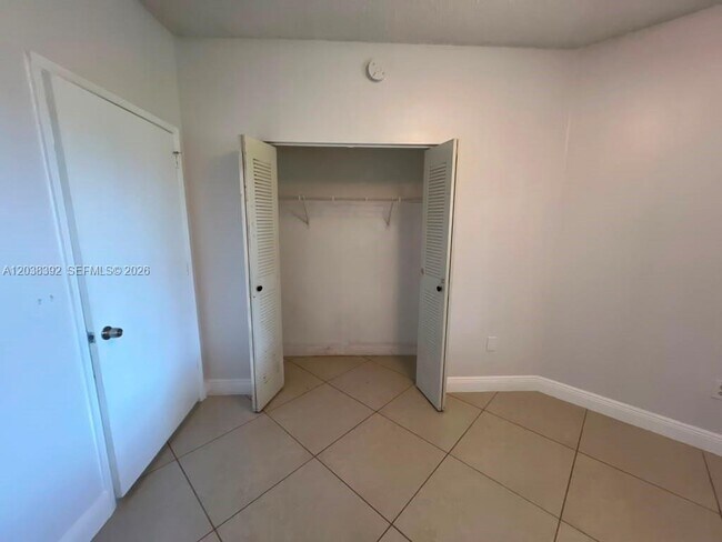 Building Photo - 6992 SW 39th St