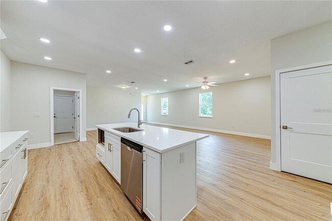 Building Photo - 247 N Pine Ave