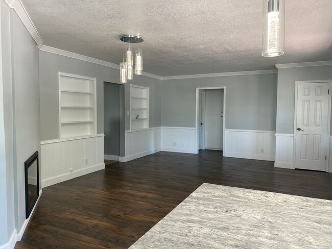 Building Photo - Remodeled 3 bed, 3 bath home on East end of Simi Valley