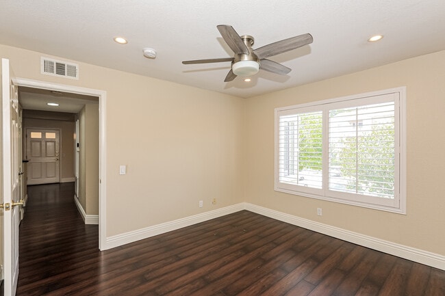 Building Photo - 2375 Del Mar Way