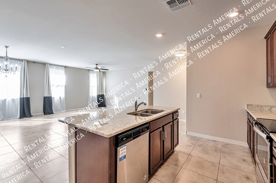 Building Photo - 8680 N Rome Ct