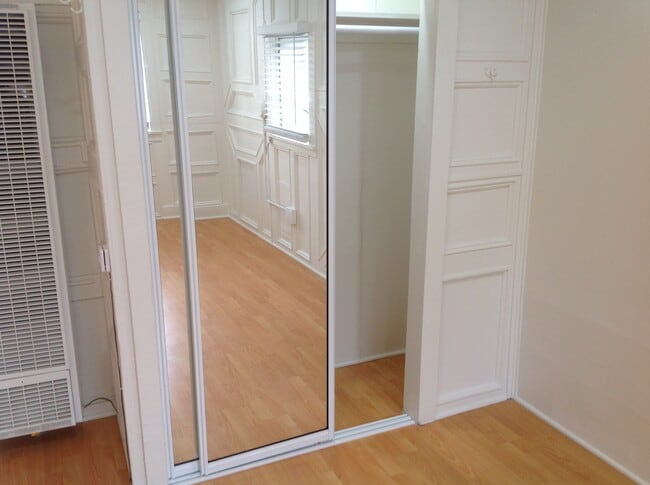 Building Photo - 933 18th St