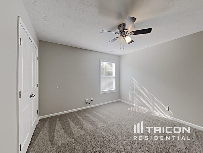 Building Photo - 552 Medallion Cir