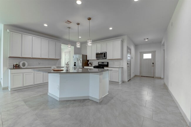 Building Photo - 29751 Cayenne Cir