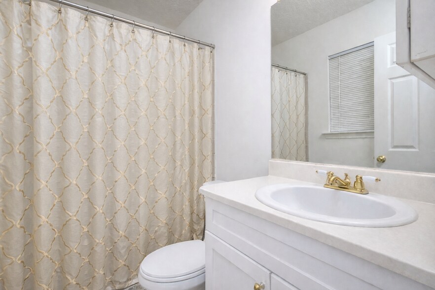 Building Photo - 5666 La Fleur Trl