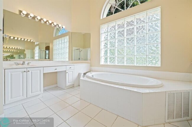 Building Photo - 11515 NW 75th Manor